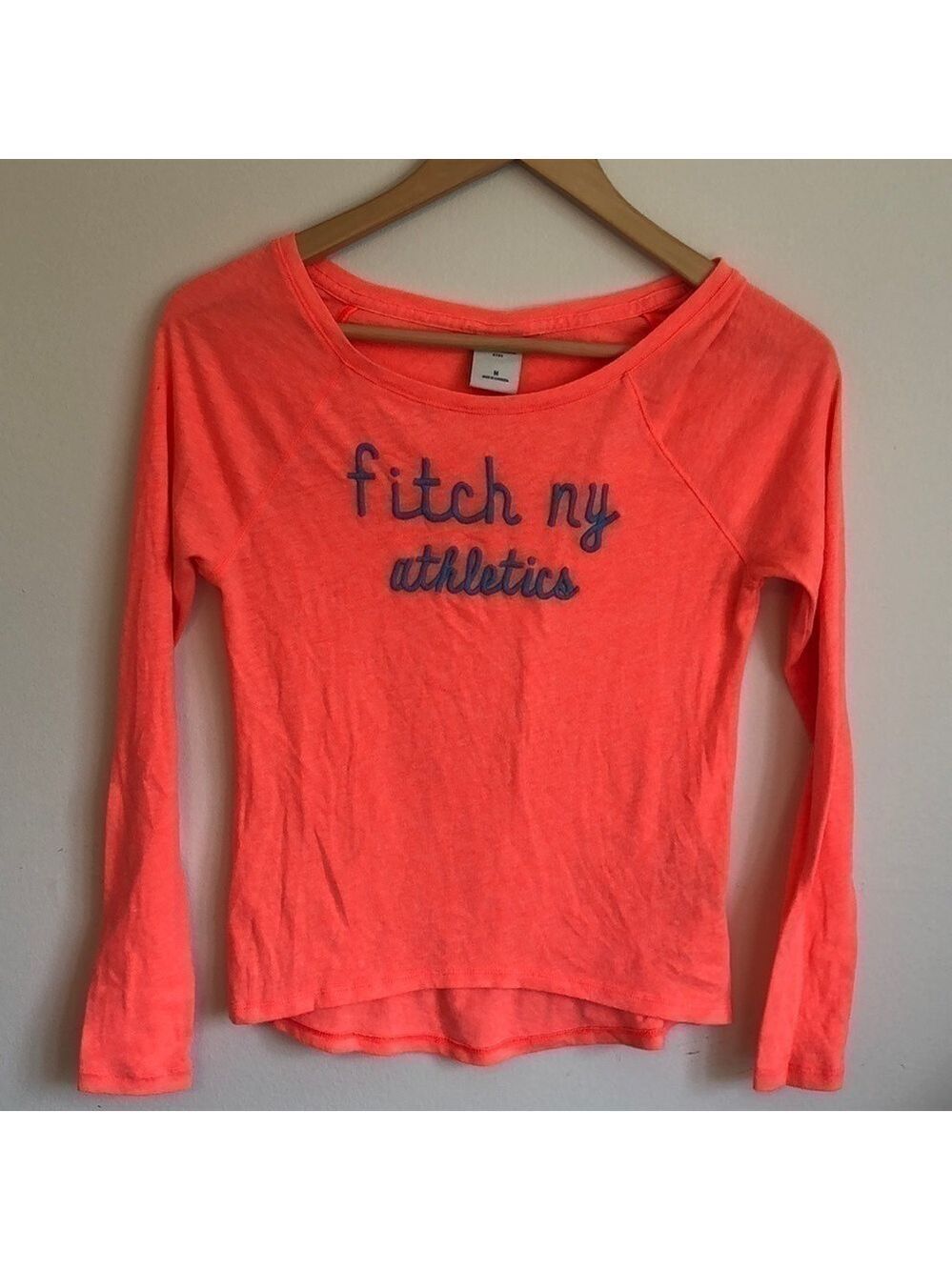 ABERCROMBIE kids orange and flue embroidered tee M